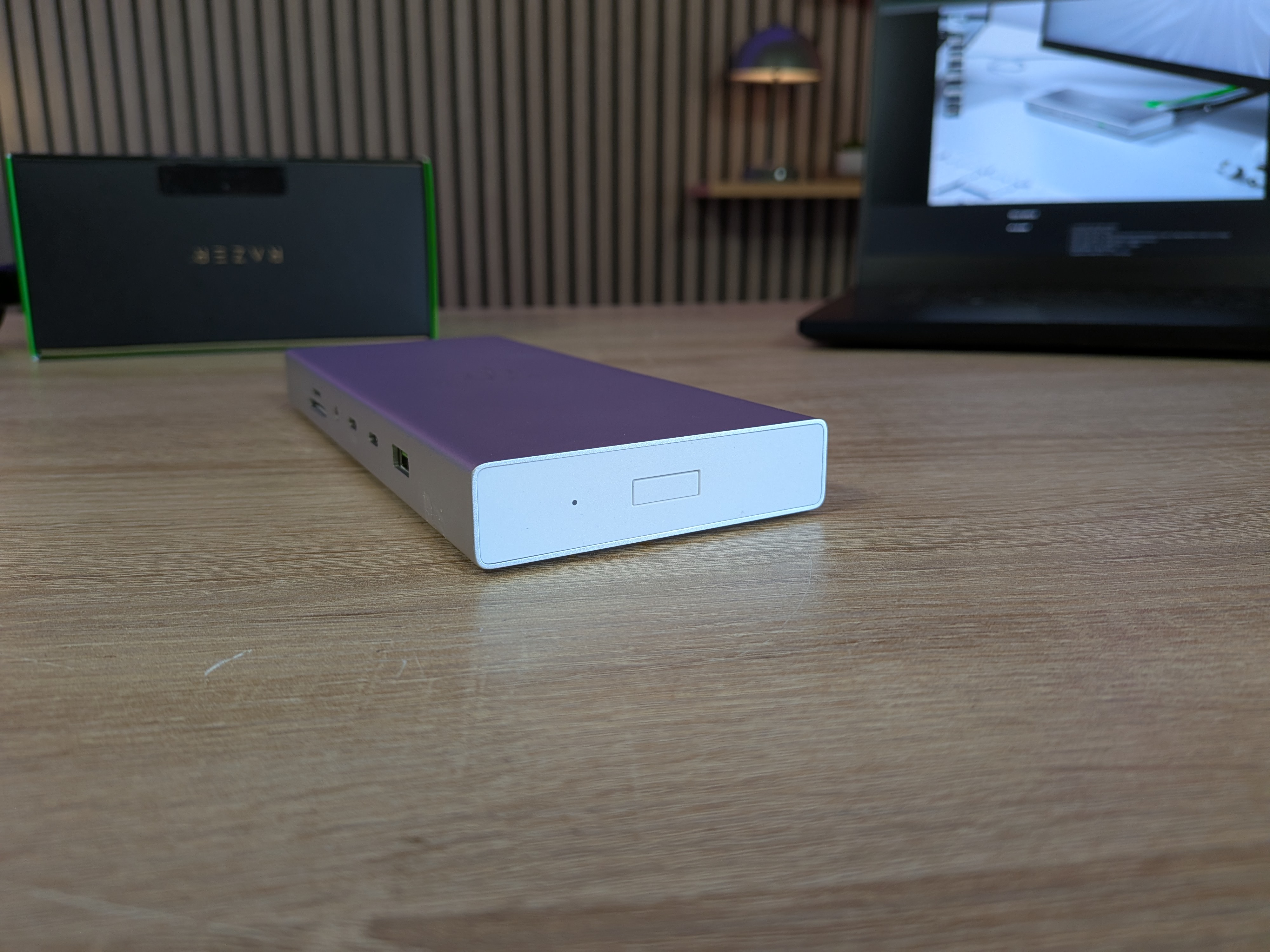 Razer USB 4 Dock profil.jpg